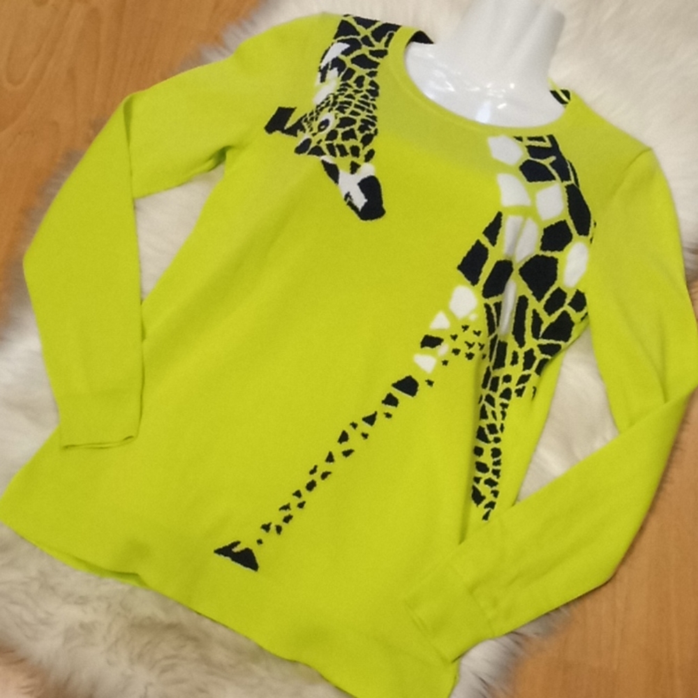 Crown & Ivy ๐ฆ Giraffe Print Sweater - Picture 10 of 12